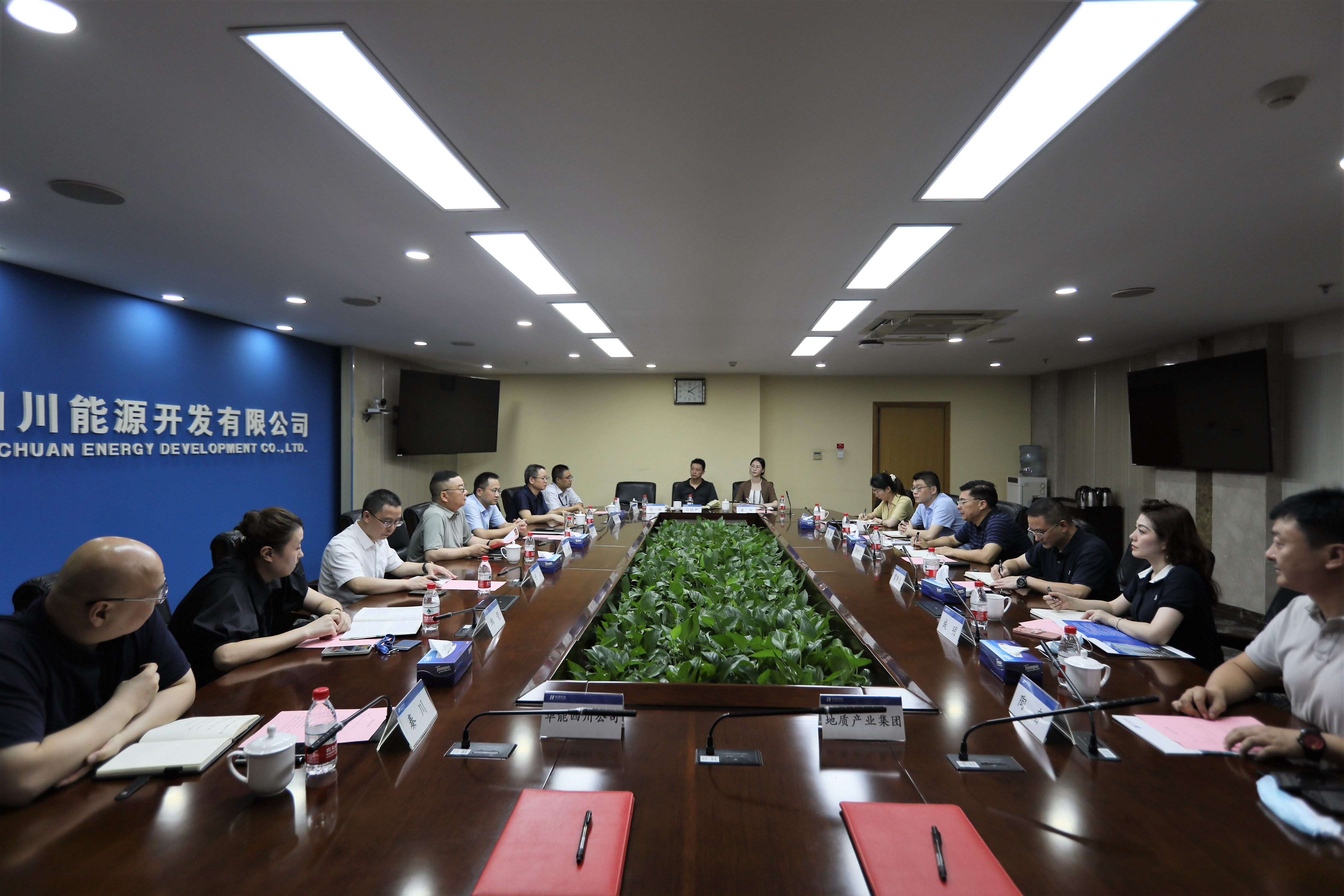 華能四川能源開發(fā)有限公司與四川省地質(zhì)產(chǎn)業(yè)集團(tuán)有限公司 簽訂戰(zhàn)略合作協(xié)議